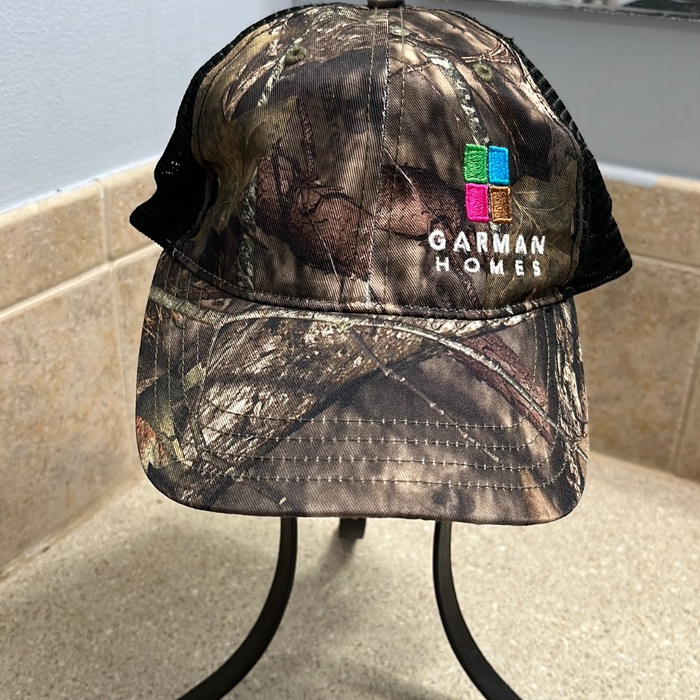 🌷Richardson Hat / Garman Homes print